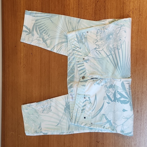 Ladies Gap jeans - Picture 2 of 6